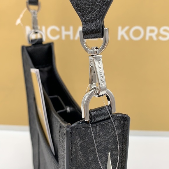 MICHAEL KORS
Briley Small Logo Messenger Bag BLACK SIGNATURE COLOR - Picture 14 of 15